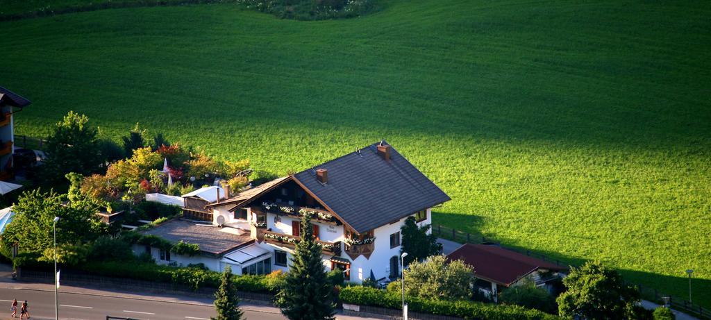 Haus Tirolerland Hotel Оец Екстериор снимка